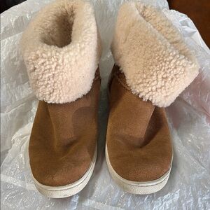 Ugg- Cozy Brown and Cream Shearling Boots